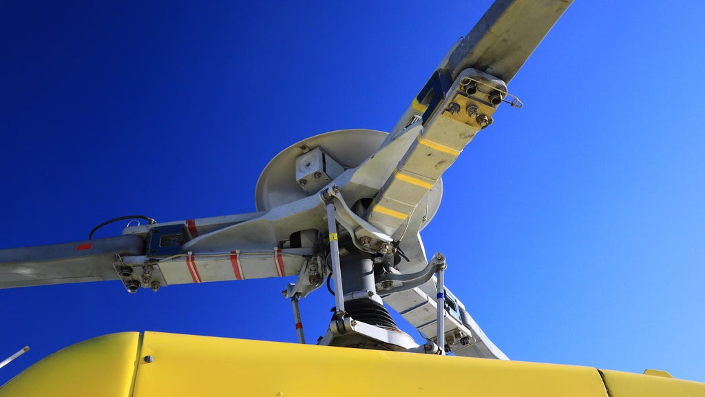 2 helicopters collide southeast of McMinnville in Oregon, killing 3 — Burlingame Schools news
