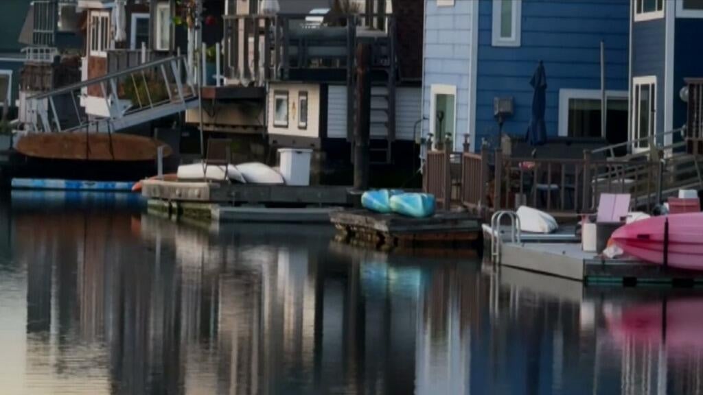Record high tides putting Sausalito house boat community in precarious position — Burlingame Technology news