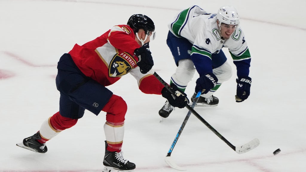 Brady Tkachuk's overtime goal completes second straight natural hat trick in Panthers' 3-2 win — CBS Miami, Burlingame Sports news