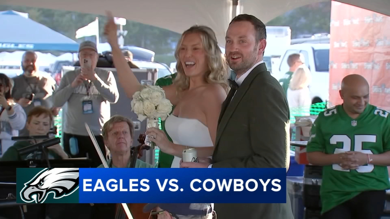 Chicago couple Lindsey Carl, Brandon Byrd get married at Philadelphia Eagles tailgate before MNF
       — Burlingame Community news