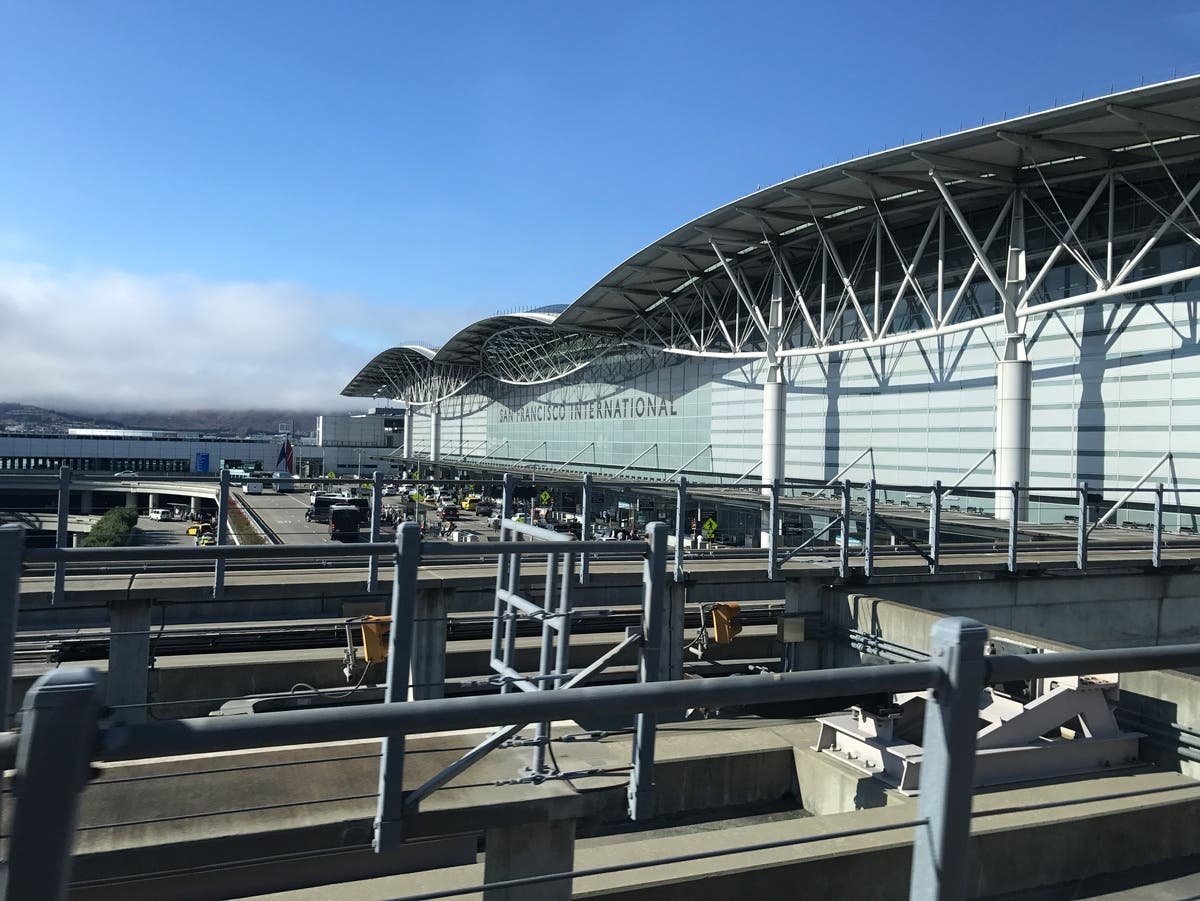 SFO-Bound Flight Makes Emergency Landing Over Odor: Report — Burlingame Community news